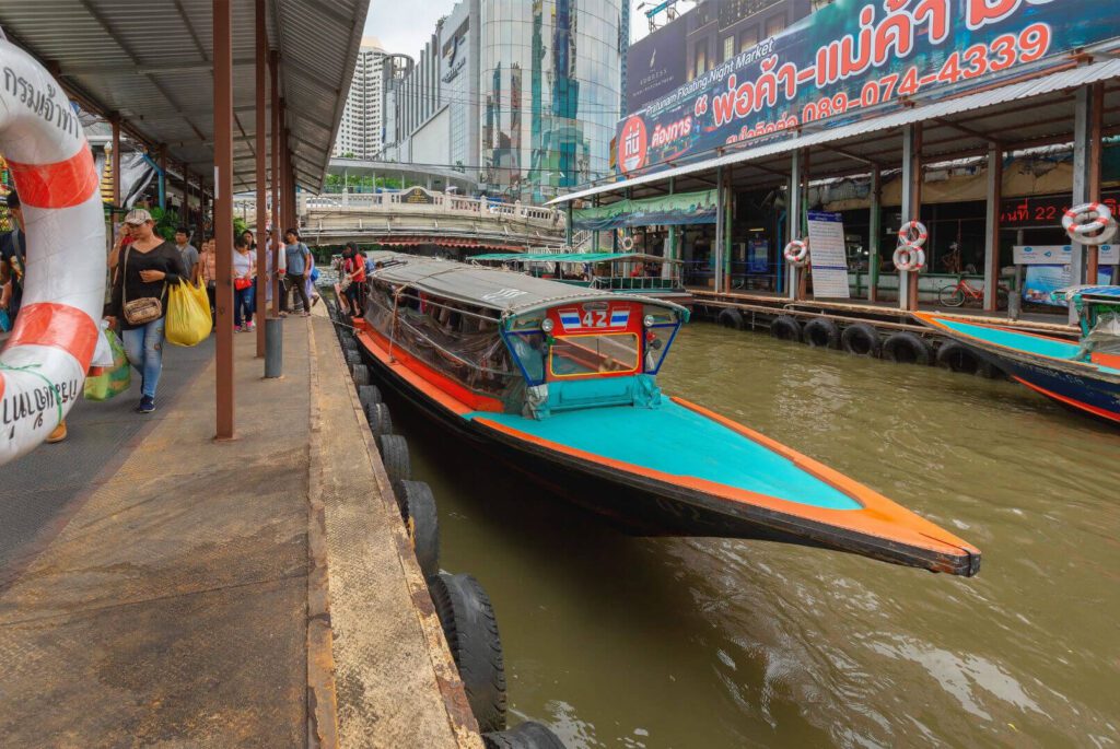 Saen Saep canal boat docked in central Bangkok with locals commuters gettnig off