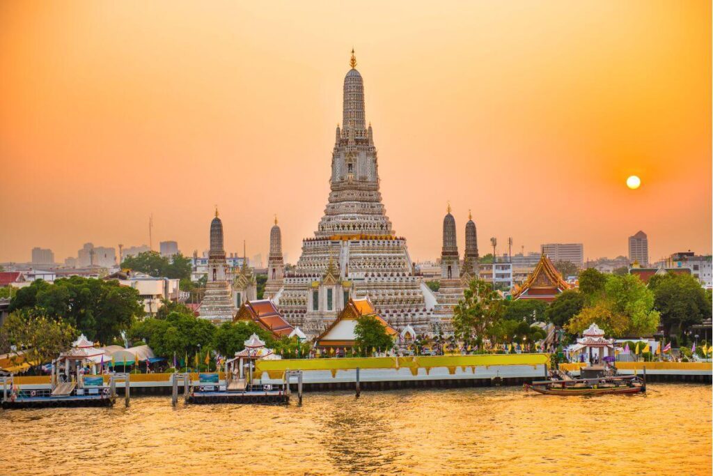 Bangkok river at sunset with temples along the Chao Phraya – best time to visit hidden Thailand 2026