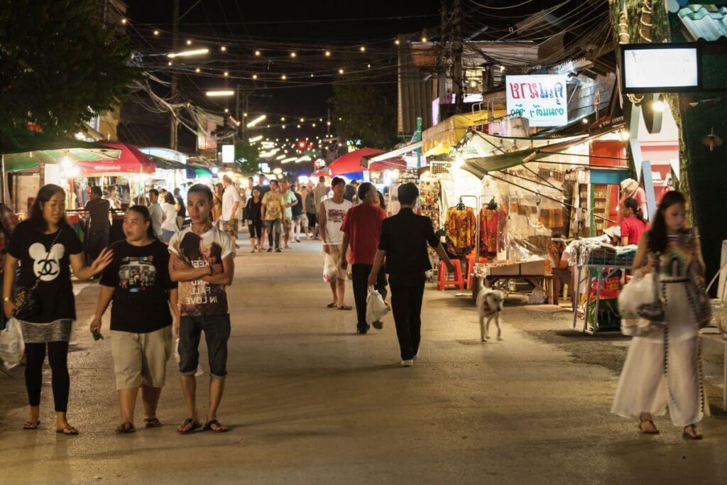 Chiang Mai Night Bazaar night market stalls.