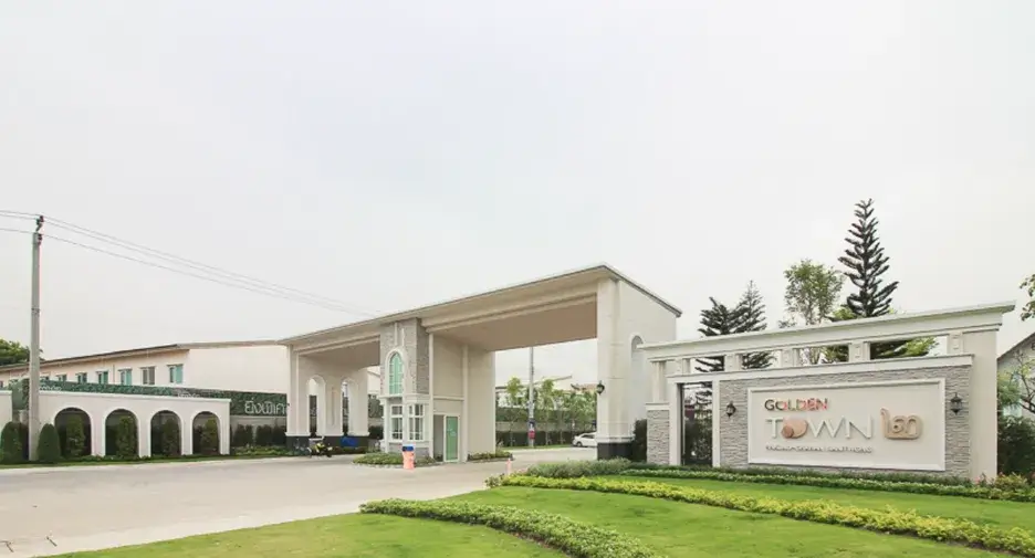 Residential neighborhood in Charansanitwong, Thonburi with low-rise housing and quiet local streets.