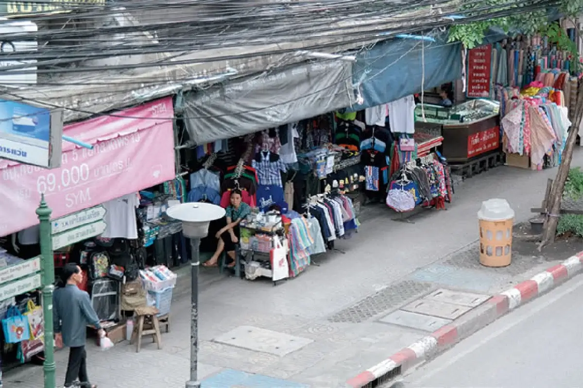 Second-hand and antique market near Saphan Khwai in Bangkok