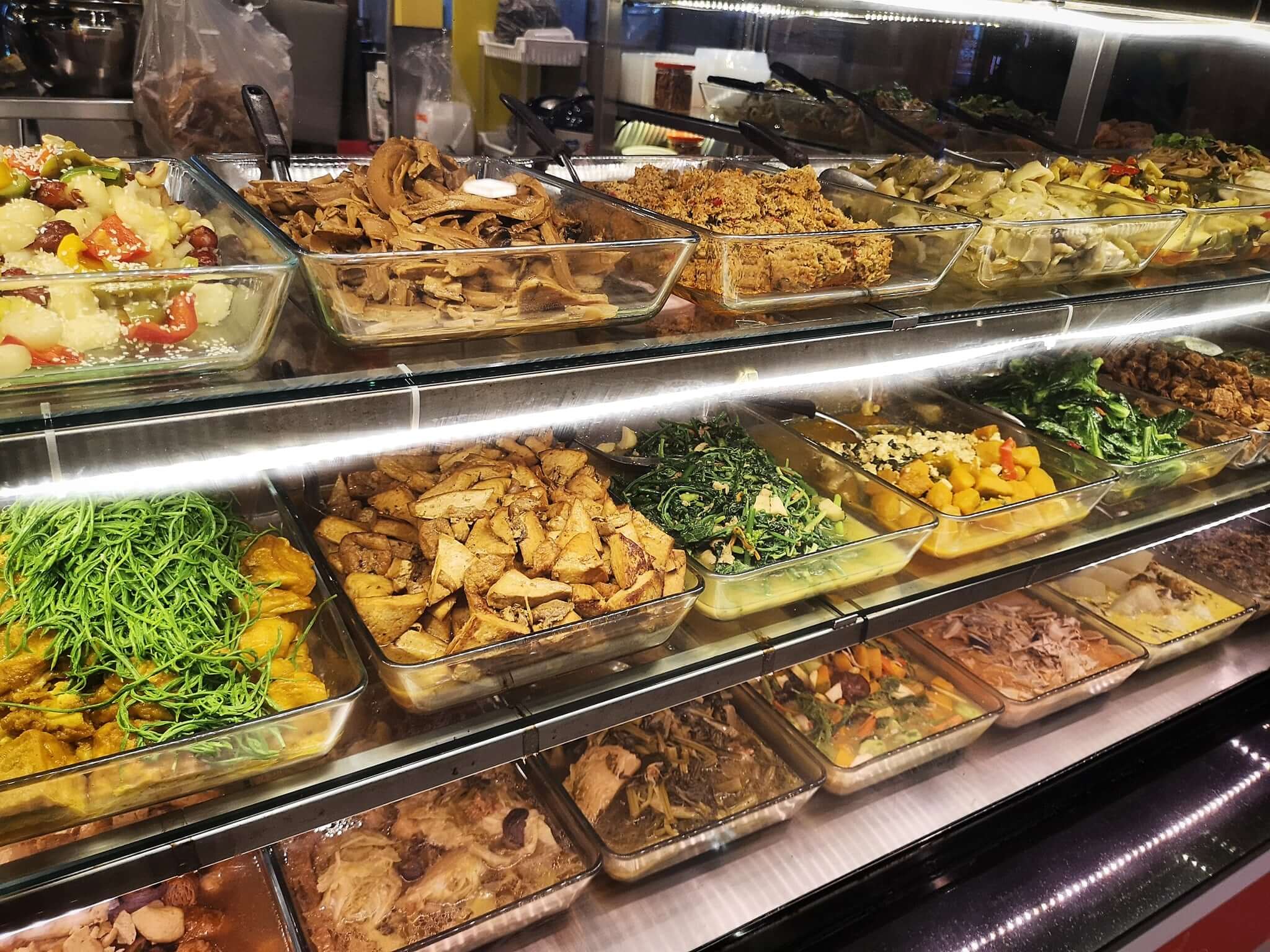 Thai Chinese vegan buffet in Bangkok with ready-made curries and plant-based dishes