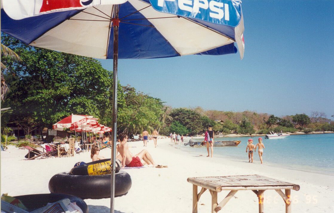 thailand hidden gem beaches koh samet white sand beach and clear water near Bangkok
