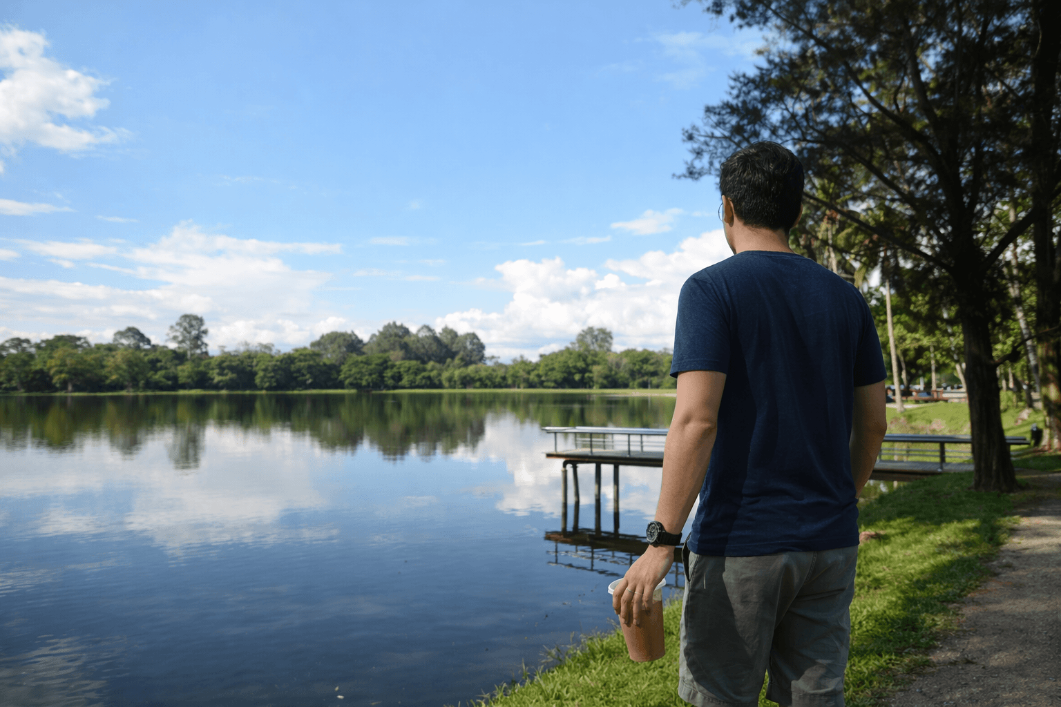 Living a Dream cafe Chiang Mai University lake and mountain views
