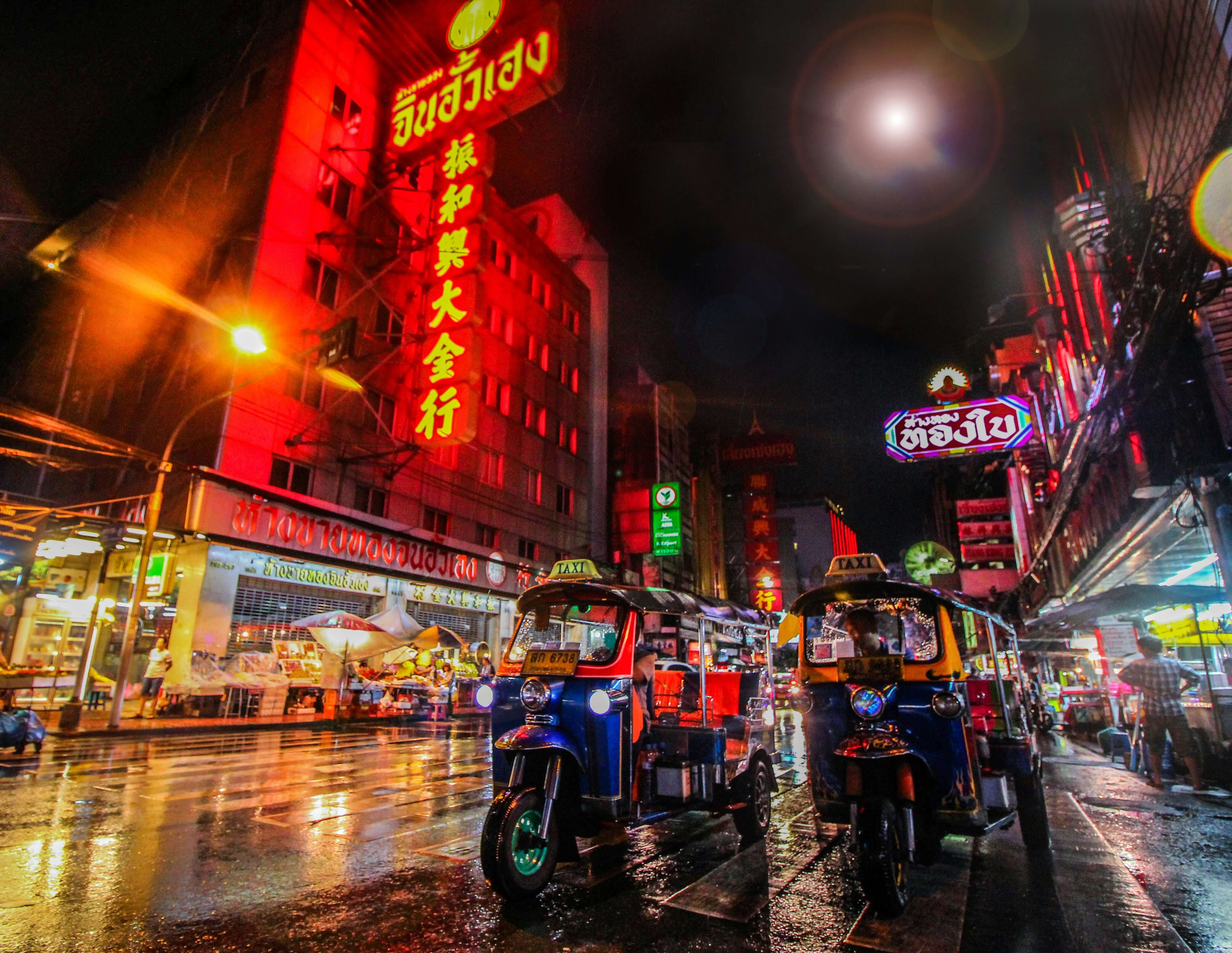 Thailand safety rating road risk: Bangkok tuk-tuk and traffic transport safety