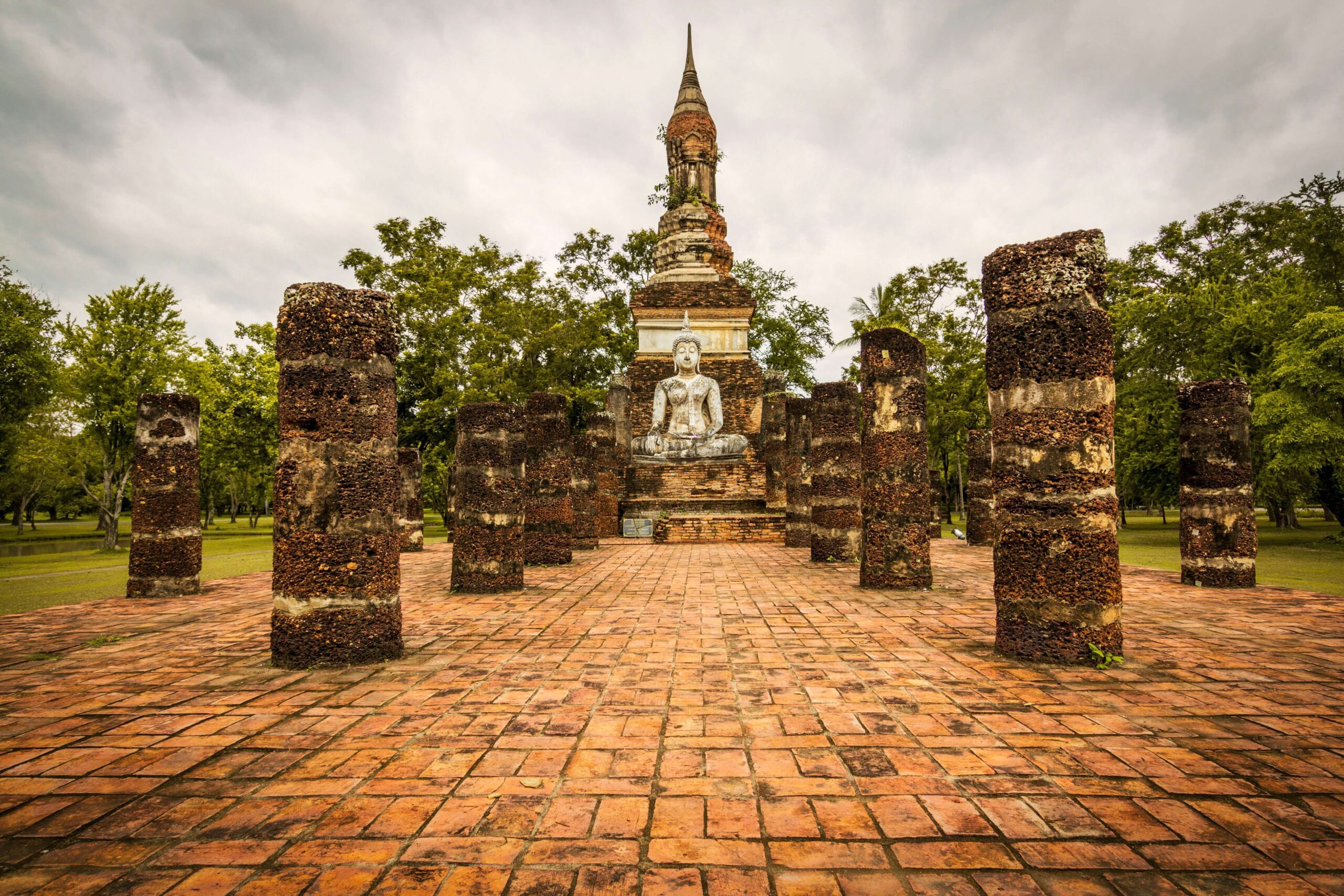 Custom tours Thailand - Sukhothai temple ruins